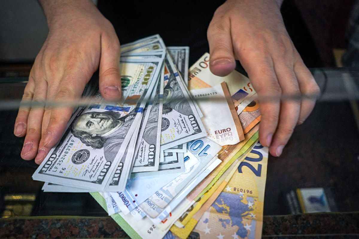 پیش‌بینی قیمت دلار و طلا در هفته اول مرداد ۱۴۰۴