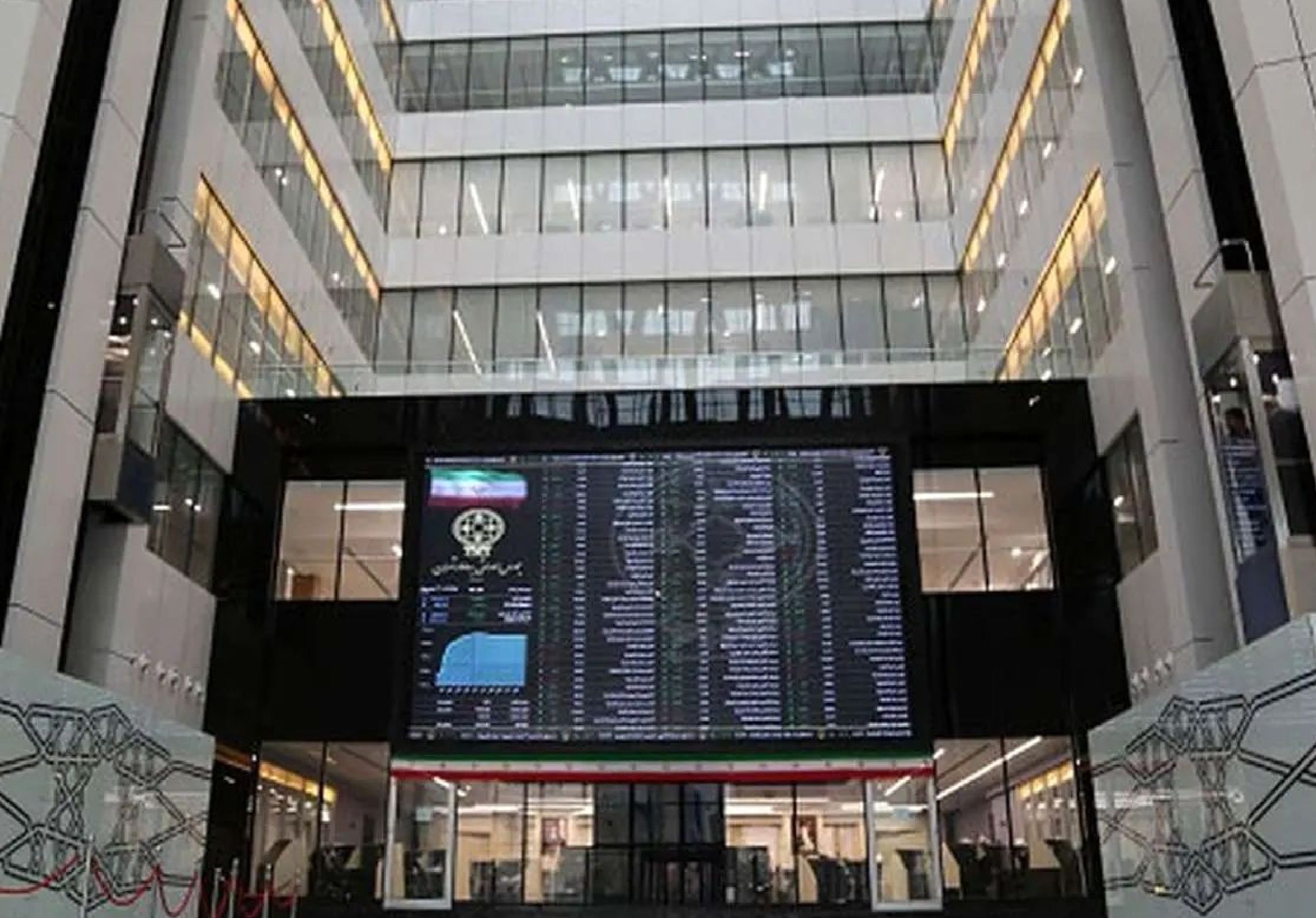 استراتژی احتیاط در بورس همچنان ادامه دارد؛ سیمانی‌ها در صدر جذب نقدینگی