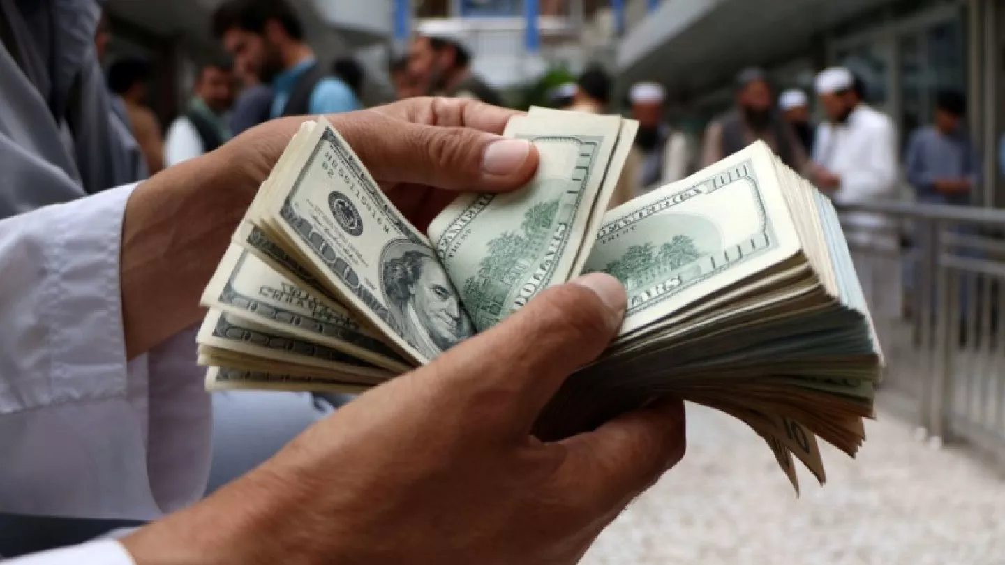 بازار دلار در آستانه انفجار قیمتی؛ نوسانات و ابهامات سیاسی-اقتصادی بستر افزایش نرخ ارز