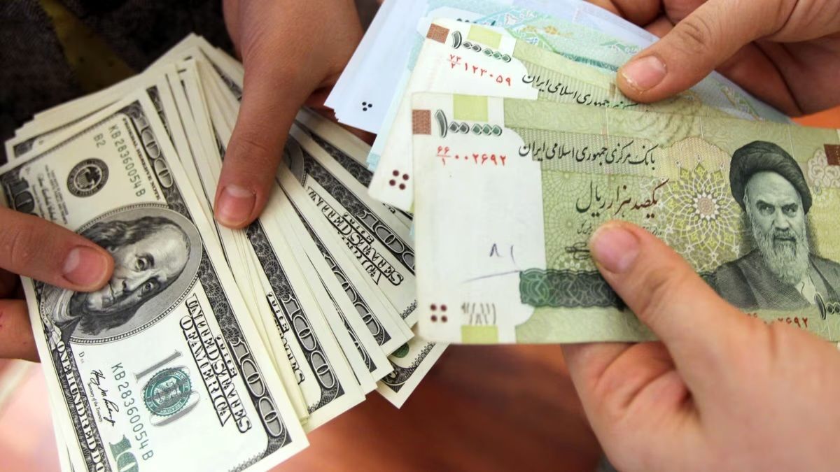 عبور دلار از مرز ۹۲ هزار تومان در بازار آزاد