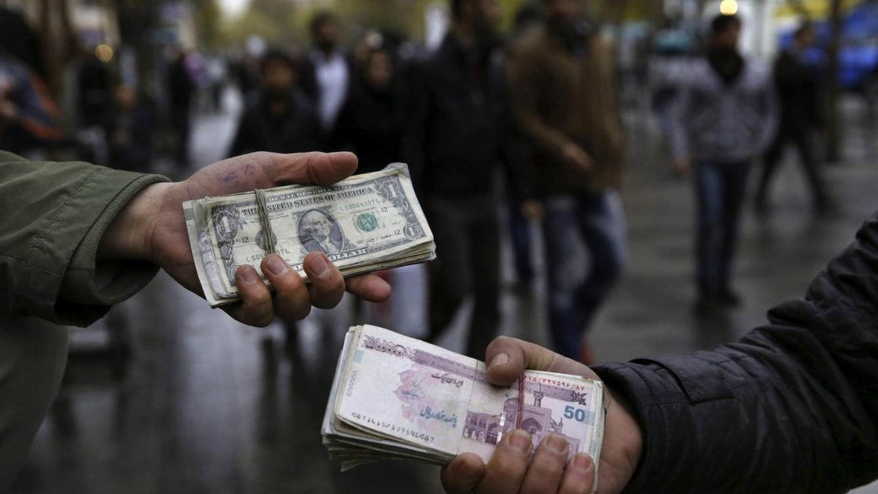 نوسانات بازار ارز تهران و هرات؛ دلار تهران بالا رفت، دلار هرات کاهش یافت